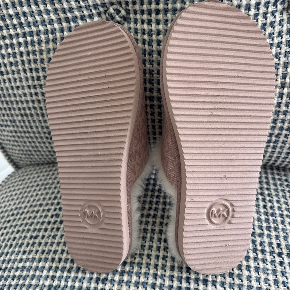 Slippers - Picture 2 of 2